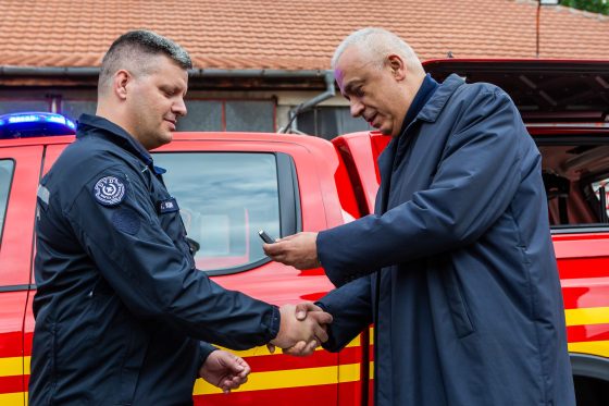 Gradonačelnik Bakić uručio ključeve modernog vatrogasnog vozila DVD „Matica” Subotica